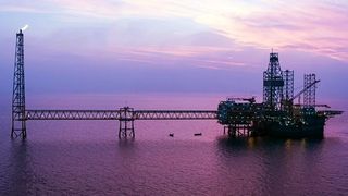 شریان نفتی جمهوری اسلامی زیر فشار تحریمها؛ صادرات نفت ایران بهطور چشمگیری کاهش یافت