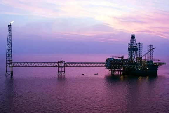 شریان نفتی جمهوری اسلامی زیر فشار تحریمها؛ صادرات نفت ایران بهطور چشمگیری کاهش یافت