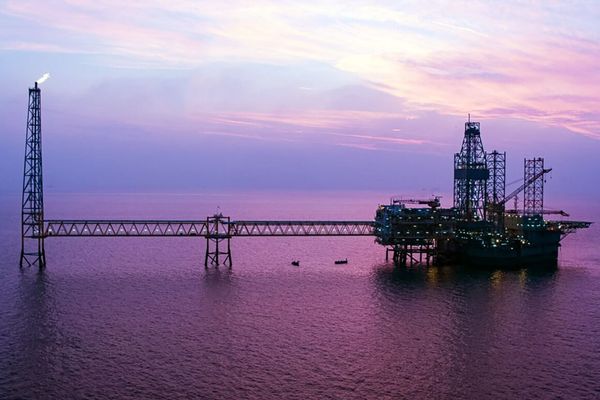 تراجع ملحوظ في الصادرات مطلع 2026.. شريان النفط الإيراني تحت ضغط العقوبات الأميركية