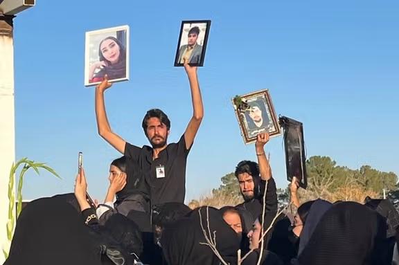 شاهزاده رضا پهلوی: در آخرین پنجشنبه سال، بر مزار  همه قهرمانان راه آزادی ایران حاضر شوید