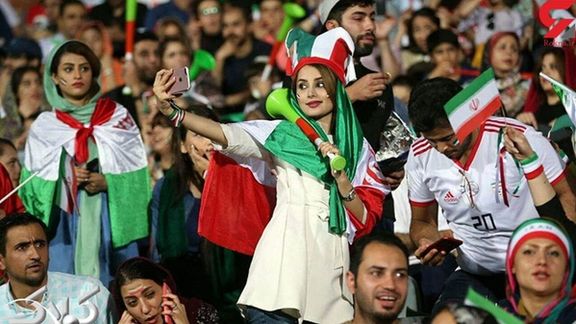 Iranian women in Tehran’s Azadi stadium (file photo)