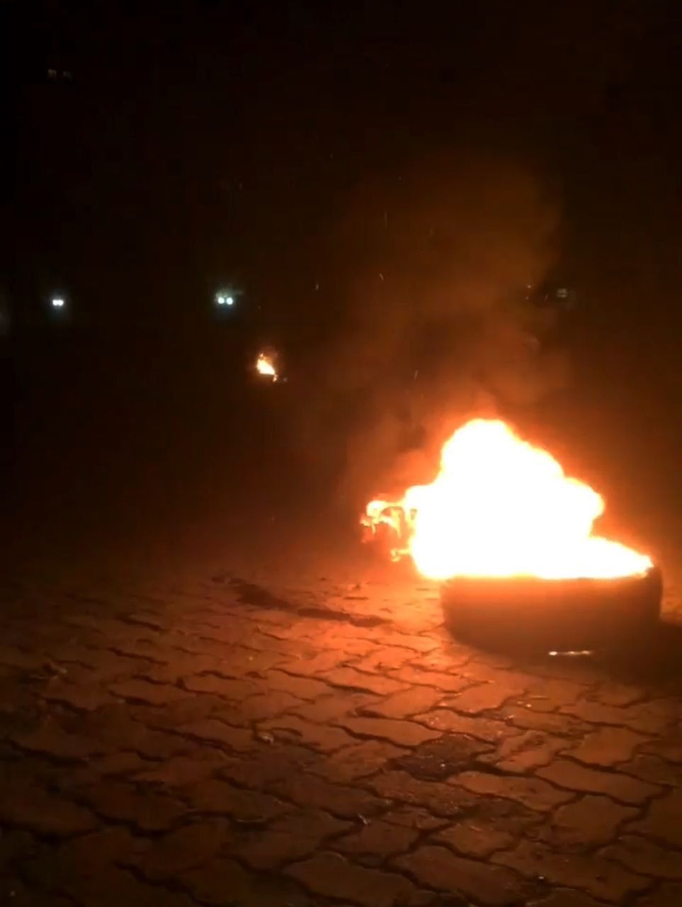 ادامه خیزش انقلابی و اعتراض به اعدام محسن شکاری؛ مردم تهران و کرج شبانه به خیابان آمدند