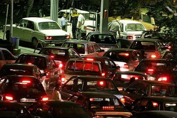 Congestion at an Iranian gas station (file photo)