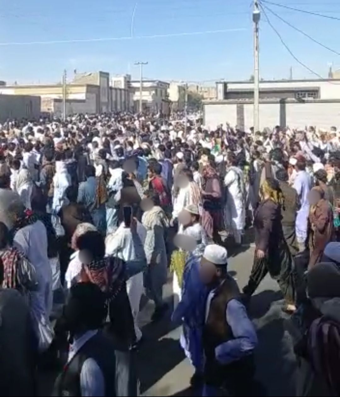 أهالي زاهدان يتظاهرون في جمعة أخرى.. ويهتفون بـ"الموت لخامنئي"