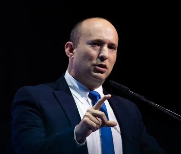 رئيس الوزراء الإسرائيلي: كثفنا هجماتنا على مواقع إيران في سوريا