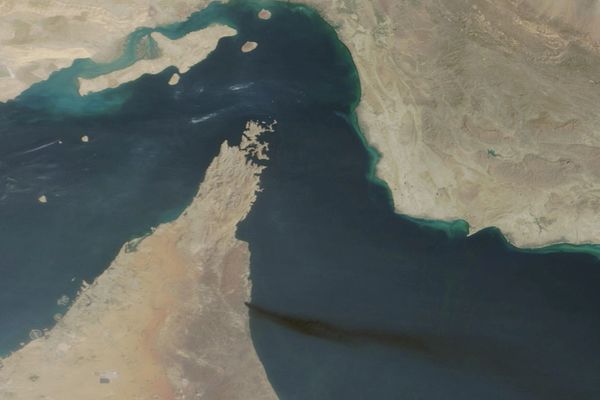 والاستریت ژورنال از خیز امارات برای ورود به جنگ و بازگشایی تنگه هرمز خبر داد