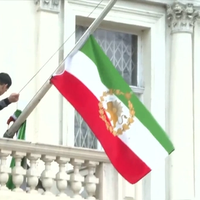 ایرانیان پرچم شیر و خورشید را در سفارتخانههای جمهوری اسلامی در چند کشور برافراشتند