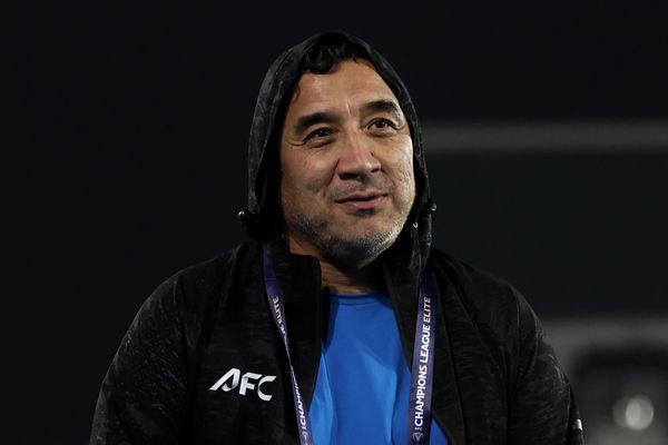 روزنامه همشهری درباره خداداد عزیزی: حرفهایی که کنار زمین حواله دیگران میکند، تکرار کرد