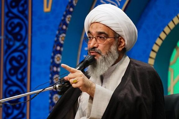 نماینده خامنهای در بوشهر: سپاه هدیه الهی است و کارنامهاش مثل خورشید میدرخشد