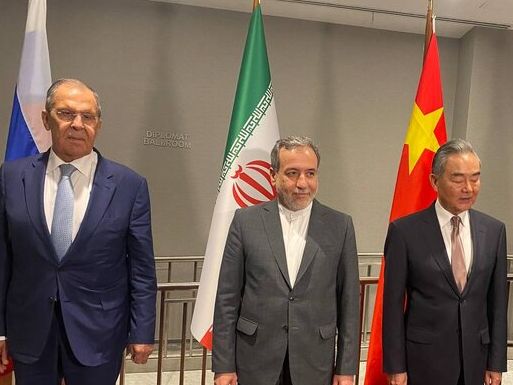 اجتماع بين بكين وموسكو وطهران في الصين لمناقشة القضية النووية الإيرانية