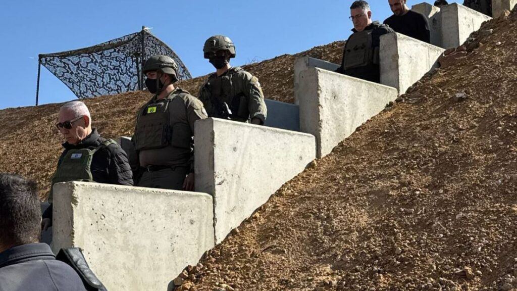 "واي نت": زيارة نتنياهو لجنوب سوريا رسالة إلى إيران وترامب 