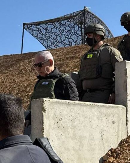 "واي نت": زيارة نتنياهو لجنوب سوريا رسالة إلى إيران وترامب