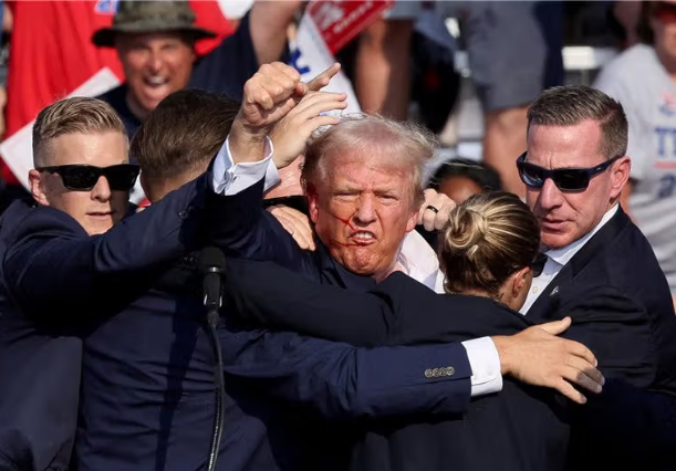 عکاس لحظه ترور ترامپ جایزه پولیتزر دریافت کرد