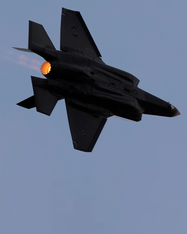 الجيش الإسرائيلي: مئات الطائرات المقاتلة الإسرائيلية تسيطر الآن على أجواء إيران