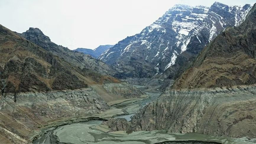 Level of water behind Karaj Dam, one of the main suppliers of Tehran's water.