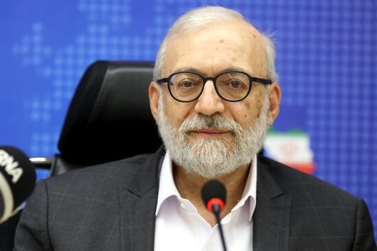 جواد لاریجانی: در یک نظام حکومتی برخی مواقع افراد فقیر میشوند، نمیتوان جلویش را گرفت