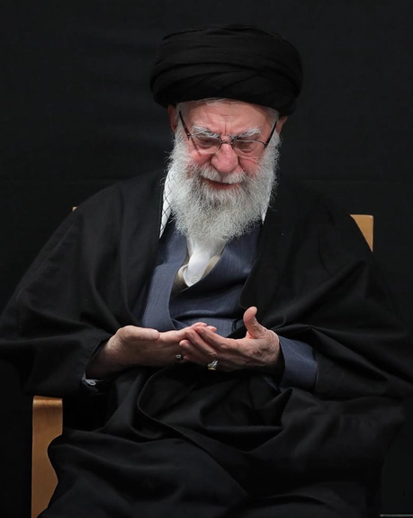 سيناتور أميركي: لو كنتُ زعيم إيران لتوجّهتُ الآن إلى المسجد للدعاء