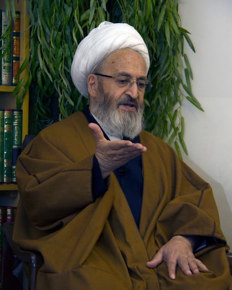 Jafar Sobhani, the source of imitation: we should not consider the opponents, but we should consider God