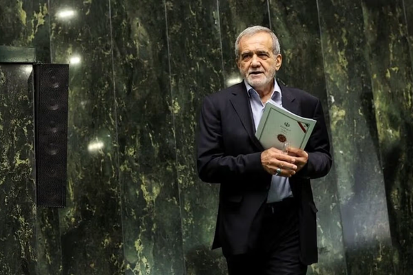 تحرّك حكومي إيراني لمراجعة الموازنة بعد رفضها برلمانيًا