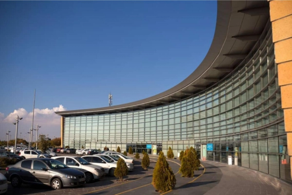 مجتمع گردشگری «مهر و ماه» قم بهدلیل نافرمانی مدنی زنان در برابر حجاب اجباری تعطیل شد