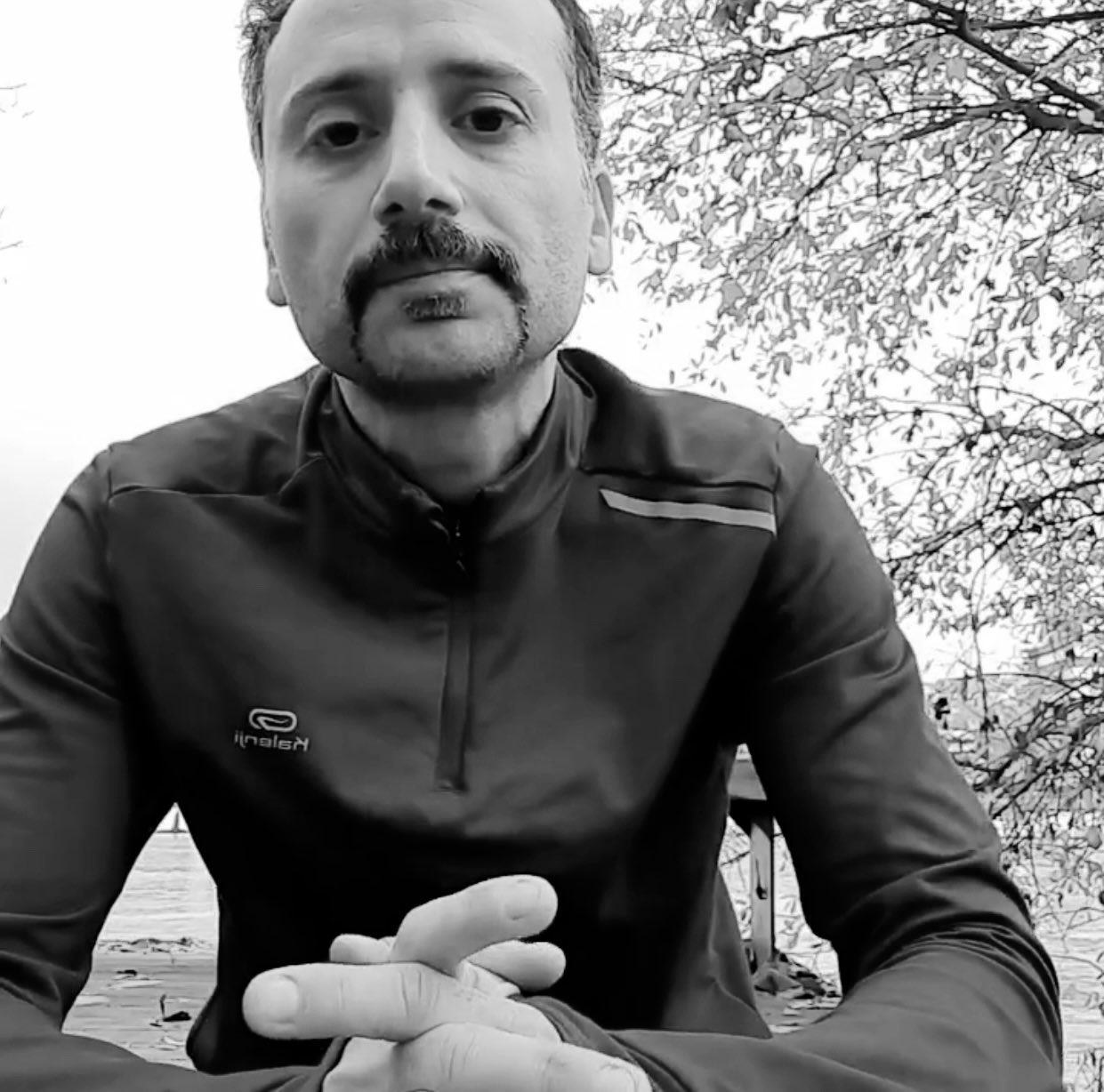 واکنش اسماعیلیون به خودکشی دانشجوی ایرانی: جمهوری اسلامی را شکست می‌دهیم، حیف از جان عزیزت