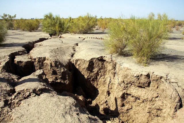 هشدارها درباره فرونشست تهران و وضعیت بحرانی ۷۰ درصد دشت‌های ایران