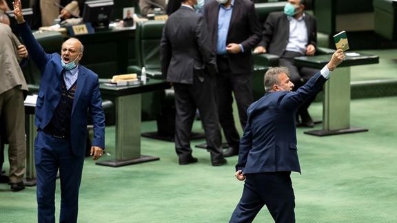 Lawmakers shouting in the Iranian parliament during debate. October 17, 2021