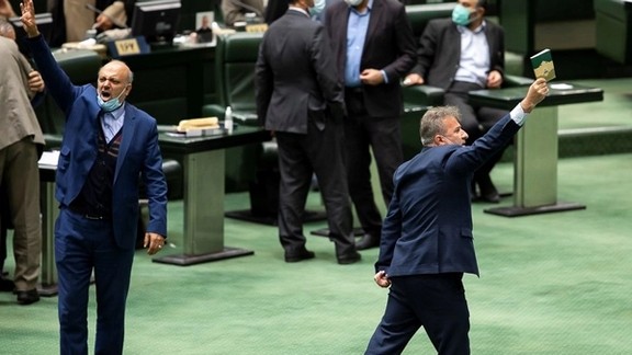 Lawmakers shouting in the Iranian parliament during debate. October 17, 2021