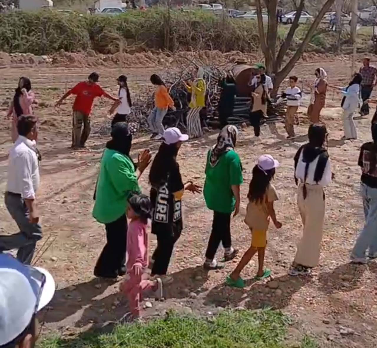 با وجود تلاش حکومت برای از بین بردن جشن‌های باستانی، مردم آیین سیزده به‌در را برگزار کردند