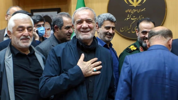 بزشكيان يطالب بالتعامل باحترام مع المعارضين الذين وقفوا مع النظام أثناء الحرب