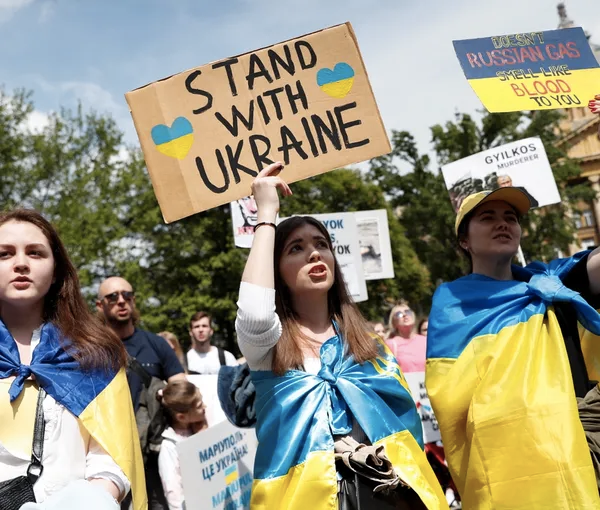 هشدار جانسون درباره «توافق بد» کی‌یف با مسکو؛ همسر زلنسکی ارتش روسیه را با داعش قیاس کرد