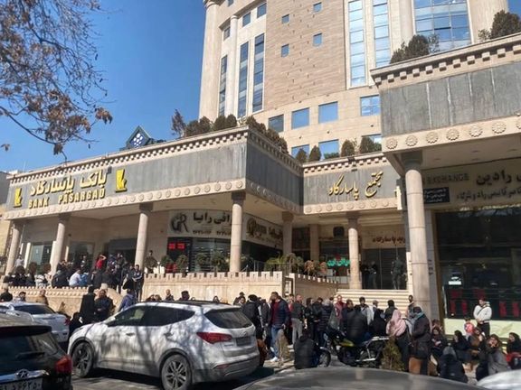 Iranians lining up to buy dollars in Tehran on Feb. 20, 2023