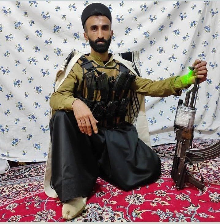 Hossein Saeedi, one of the armed rebels in his tribal costume, killed in Izeh on December 20, 2022