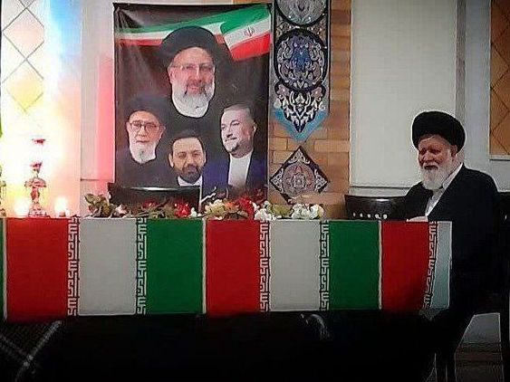 علمالهدی بر سر تابوت رئیسی