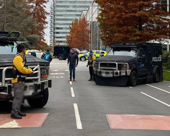 شرطة لندن تنشر عناصرها أمام مكتب "إيران إنترناشيونال" إثر تهديدات النظام الإيراني