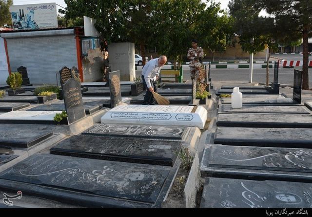 توقيف شخصين يسرقان شواهد القبور في طهران لبيعها
