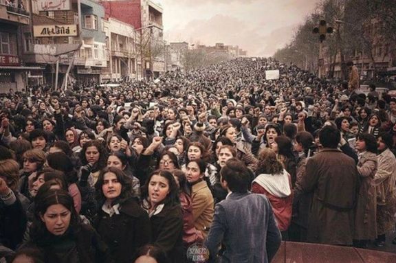Women protesting against hijab in March 1979