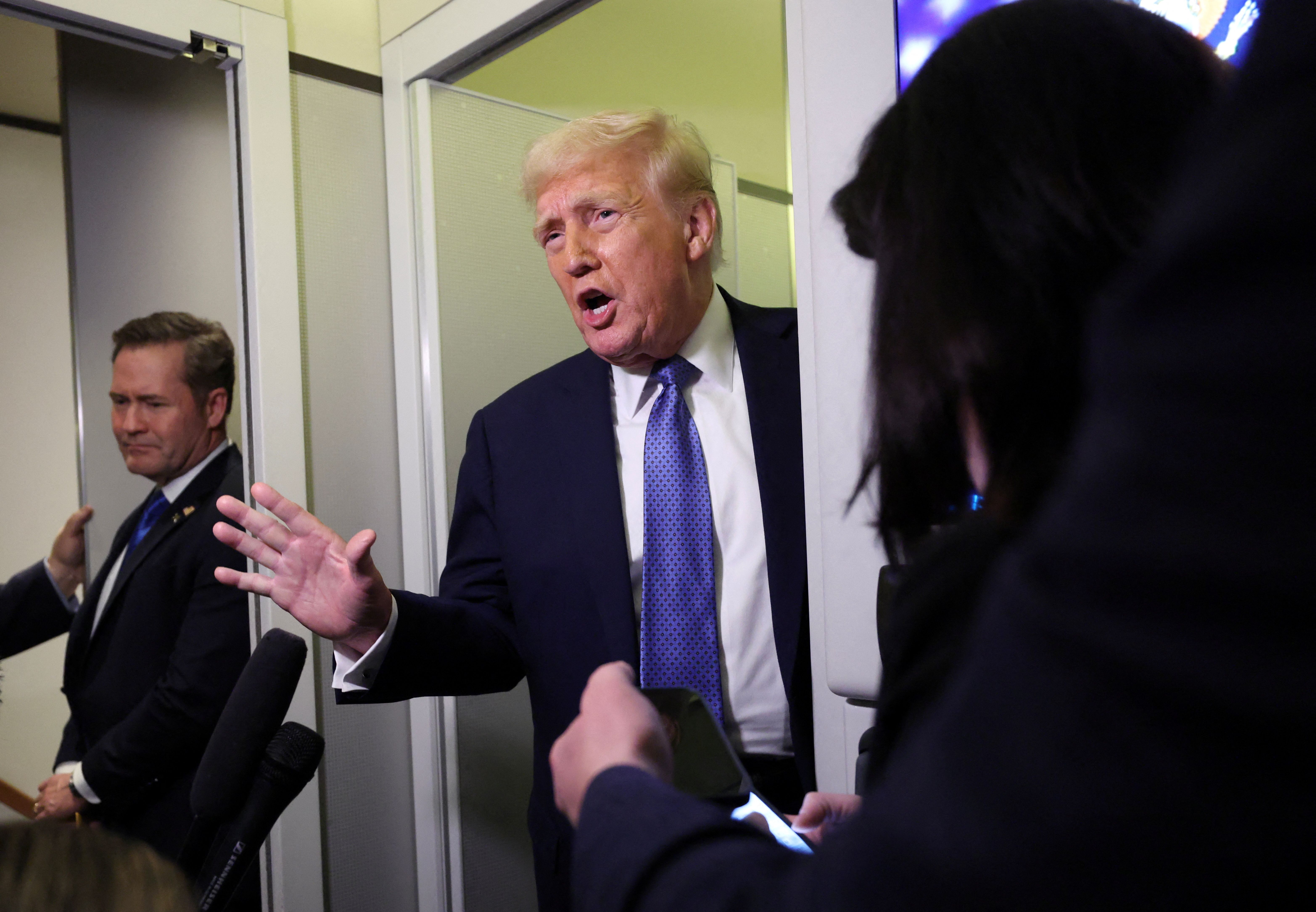 پولیتیکو: ترامپ احتمالا مشاور امنیت ملی خود را در هفته‌های آینده اخراج می‌کند