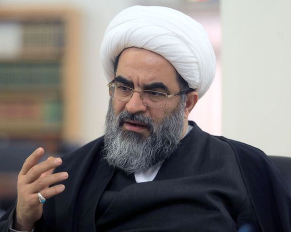 عضو جامعه مدرسین حوزه علمیه قم: اجازه ندهیم از بسیج یک چهره ترسناک برای مردم درست کنند