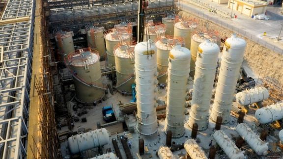 إيران تواجه العقوبات المفروضة على شبكة مبيعات البتروكيماويات بإنشاء شركات جديدة