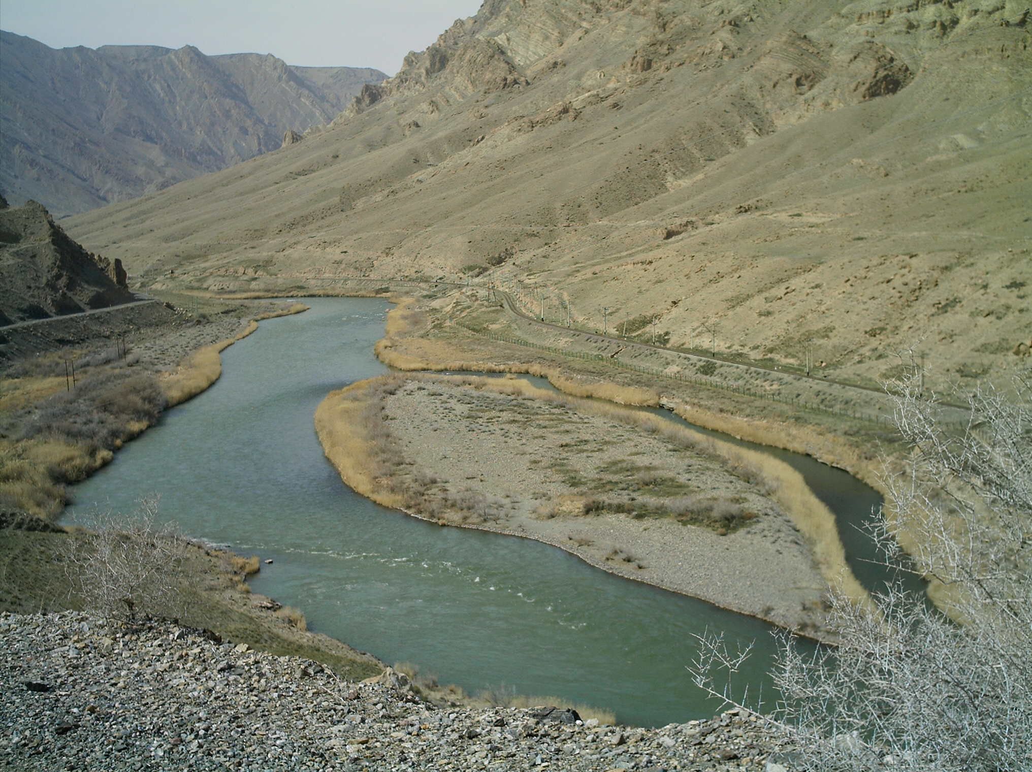 Aras river in the vicinity of Jolfa in Iran (Left hand Iran - Right hand Nakhichevan) (Aras river in the vicinity of Jolfa in Iran (Left hand Iran - Right hand Nakhichevan) (March 2006)