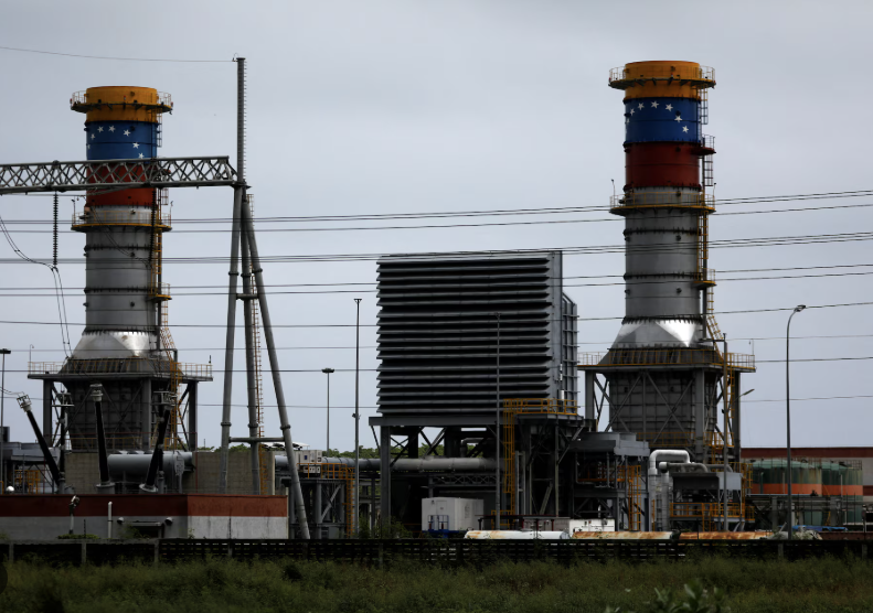 ترامپ: مقامات موقت ونزوئلا ۳۰ تا ۵۰ میلیون بشکه نفت تحریمی را در اختیار آمریکا می‌گذارند