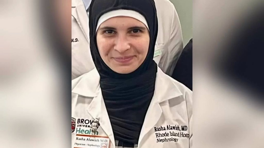 آمریکا زن لبنانی که عکس خامنه‌ای را در گوشی داشت و به مراسم نصرالله رفته بود، اخراج کرد