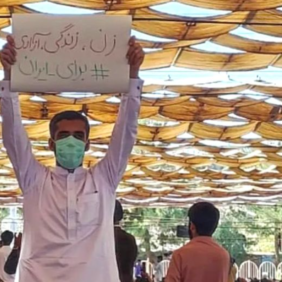 إمام أهل السنة في إيران يدعو لاستفتاء برعاية أممية وينتقد الإعدامات والاعترافات القسرية