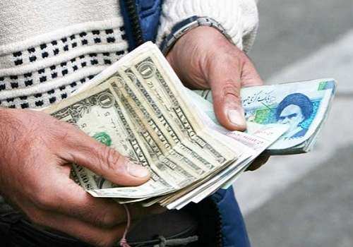 الدولار يواصل تحطيم الأرقام القياسية ويصل إلى أكثر من 34 ألفًا و300 تومان إيراني