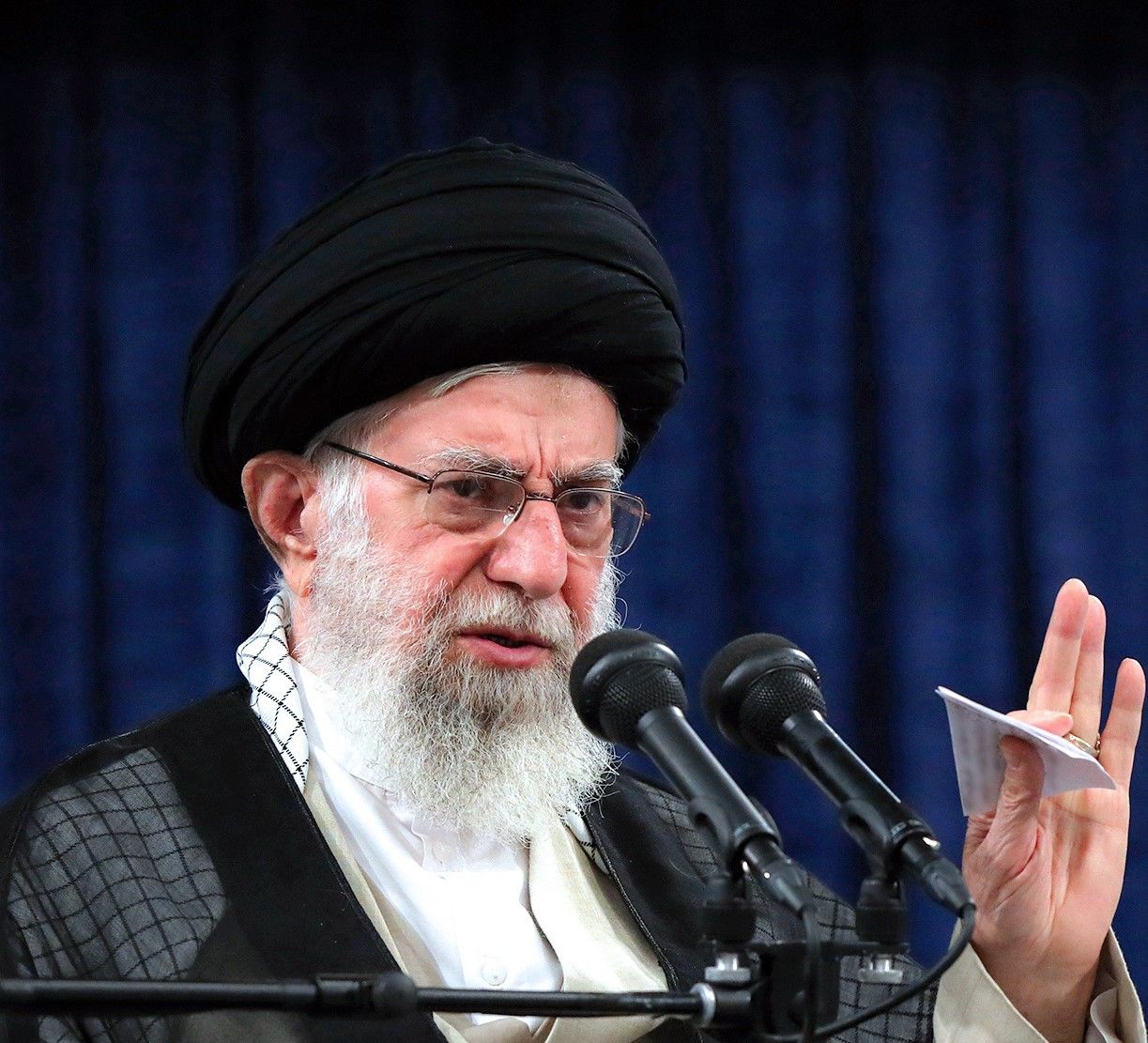 خامنه‌ای در جمع مقام‌های جمهوری اسلامی عازم عربستان سعودی: رابطه با اسرائیل سودی ندارد