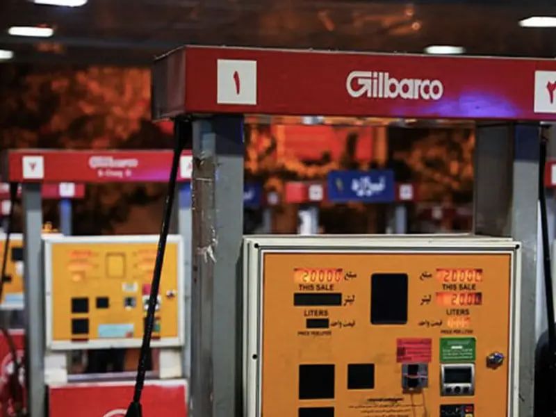 اعتراف وزیر نفت به کمبود سوخت؛ منبع آگاه: توزیع بنزین سوپر ۹۰ درصد کمتر از پارسال است