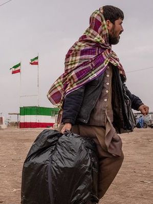 افغانستان اینترنشنال به نقل از منابع محلی:جمهوری اسلامی مانع خروج افغانها از تهران میشود