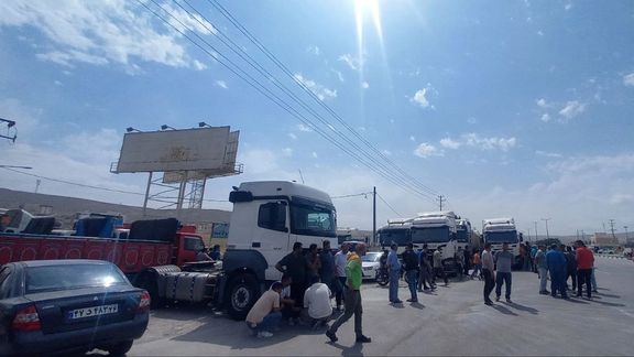 بعد دخوله اليوم السابع.. السلطات الإيرانية تواجه إضراب سائقي الشاحنات بالاعتقالات