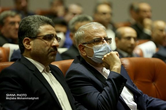 Iranian Oil Minister Javad Owji (right) and National Iranian Oil Refining and Distribution Company Manager Ali-Akbar Nejadali during an event in Tehran